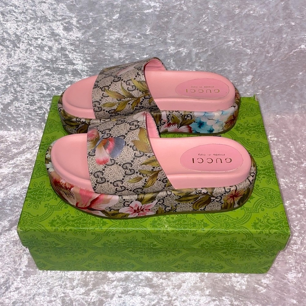 Gucci Floral Monogram Platform Slides in Beige and Pink. Box is not available - Picture 5 of 10